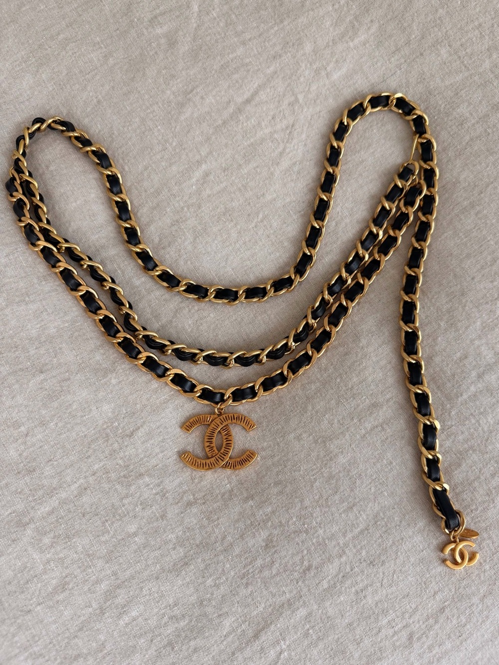 🖤CHANEL Black and Gold Leather-Interwoven Chain Belt with CC Motifs💛 - Picture 10 of 14